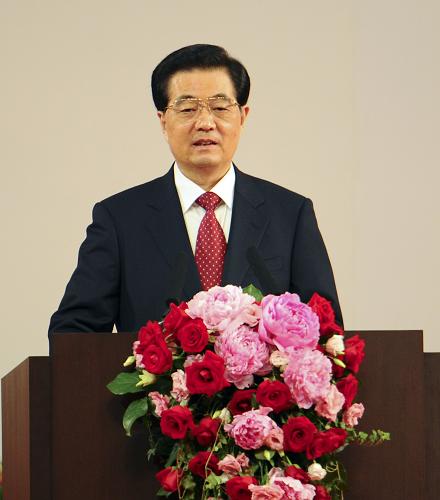 7月1日,中共中央總書記、國家主席、中央軍委主席胡錦濤在慶祝香港回歸祖國15周年大會暨香港特別行政區(qū)第四屆政府就職典禮上發(fā)表重要講話。新華社記者 謝環(huán)馳 攝