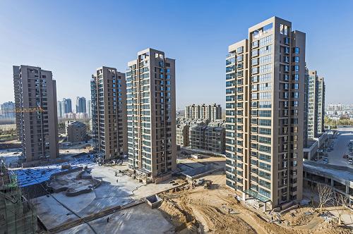 10月份70個(gè)大中城市房價(jià)環(huán)比半數(shù)上漲 寧夏銀川市一處在建商品住宅樓盤(11月16日攝)。 11月18日,國家統(tǒng)計(jì)局發(fā)布統(tǒng)計(jì)數(shù)據(jù)顯示,10月份全國70個(gè)大中城市新建商品住宅(不含保障性住房)價(jià)格環(huán)比下降城市有17個(gè),持平的城市有18個(gè),上漲的城市有35個(gè)。環(huán)比價(jià)格上漲的城市中,漲幅均超過0.5%。 新華社記者 王鵬 攝