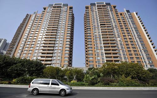 這是廣州臨江大道旁的一處新住宅樓(1月18日攝)。新華社記者 陳曄華 攝