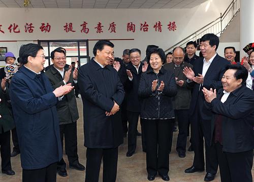3月28日下午至29日,中共中央政治局常委、中央書記處書記劉云山在天津調研。這是3月29日,劉云山在天津靜海縣西雙塘村調研農村基層文化建設和基層黨建工作。新華社記者 饒愛民 攝