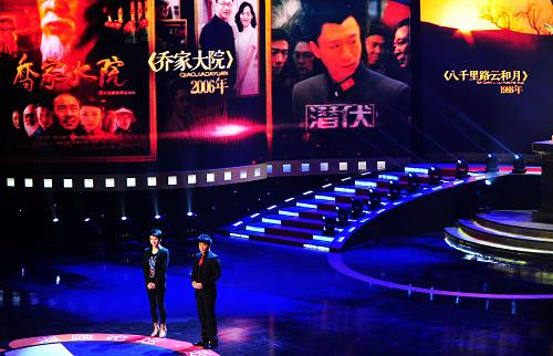 這是第五屆海峽影視季開幕現(xiàn)場(6月14日攝)。 6月14日,由國家新聞出版廣電總局和福建省人民政府聯(lián)合主辦、臺(tái)灣有關(guān)機(jī)構(gòu)參與的第五屆海峽影視季在廈門開幕。為表彰為兩岸影視交流作出突出貢獻(xiàn)的人士,本屆影視季還新設(shè)了“兩岸影視交流貢獻(xiàn)獎(jiǎng)”。影視季還將舉辦新片發(fā)布和兩岸影視展映展播活動(dòng)。海峽影視季自2009年始,每年在廈門舉辦一屆,與海峽論壇同期舉行。 新華社記者 魏培全攝