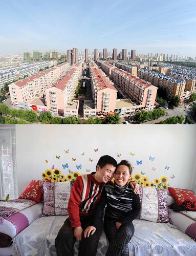 實施棚戶區(qū)改造,圓百姓安居夢。上圖:沈陽鐵西區(qū)新建的居民小區(qū)(2009年8月24日攝)(新華社記者李鋼攝);下圖:2012年2月14日,李德軍和妻子蘇東梅在遼寧省錦州市黑山縣八道壕鎮(zhèn)棚戶區(qū)改造后的新樓房里(新華社記者楊青攝)。新華社發(fā)
