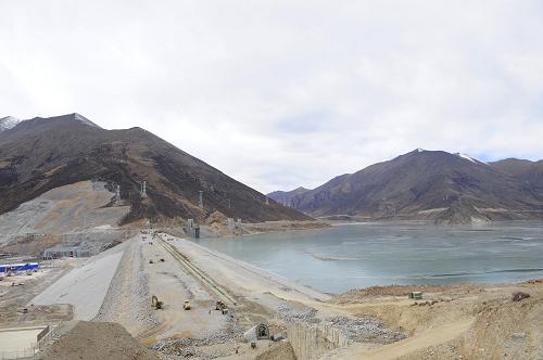 西藏旁多水利樞紐工程全景(12月10日攝)。新華社記者 劉坤 攝