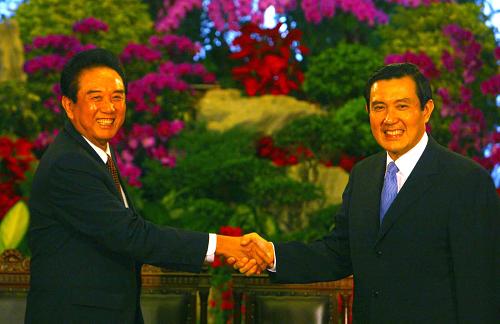 11月6日,馬英九在臺(tái)北賓館會(huì)見海協(xié)會(huì)會(huì)長(zhǎng)陳云林。新華社記者 邢廣利 攝