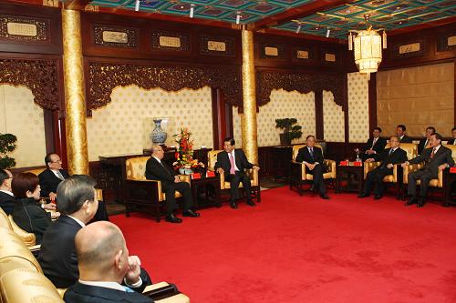 3月22日,中共中央政治局常委、全國政協(xié)主席賈慶林在北京釣魚臺(tái)國賓館會(huì)見中國國民黨榮譽(yù)主席吳伯雄一行。新華社記者 劉衛(wèi)兵 攝