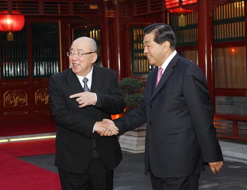 3月22日,中共中央政治局常委、全國政協(xié)主席賈慶林在北京釣魚臺(tái)國賓館會(huì)見中國國民黨榮譽(yù)主席吳伯雄一行。新華社記者 劉衛(wèi)兵 攝