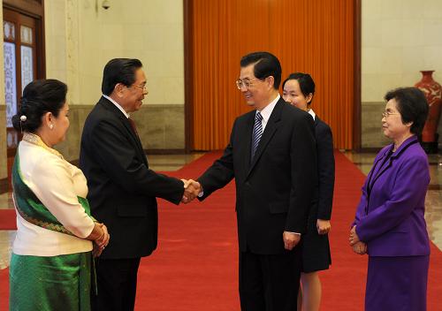 9月19日,中共中央總書記、國家主席胡錦濤在北京人民大會(huì)堂主持儀式,歡迎老撾人民革命黨中央總書記、國家主席朱馬利訪華。新華社記者 饒愛民 攝