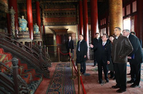 11月17日,正在中國(guó)進(jìn)行國(guó)事訪問(wèn)的美國(guó)總統(tǒng)奧巴馬參觀北京故宮。新華社記者 龐興雷 攝