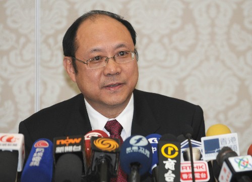 10月27日,海協(xié)會常務(wù)副會長鄭立中在會后的記者招待會上回答記者提問。 新華社記者 盧漢欣 攝