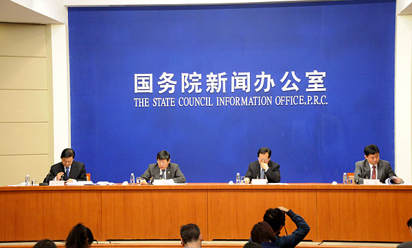 2010年1月18日(星期一)上午10時,國務(wù)院新聞辦舉行新聞發(fā)布會,請上海市常務(wù)副市長、上海世博會執(zhí)委會常務(wù)副主任楊雄和中國貿(mào)促會副會長、上海世博會組委會聯(lián)絡(luò)小組常務(wù)副組長王錦珍介紹上海世博會籌辦工作最新進展和世博會運營準(zhǔn)備情況,并答記者問。