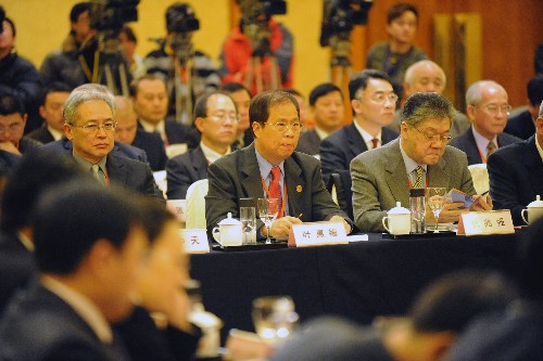 1月10日,臺(tái)商代表參加座談會(huì)。新華社記者 韓瑜慶 攝