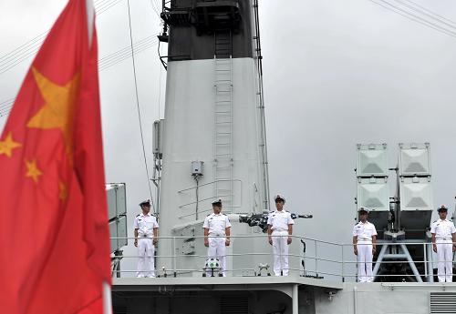 這是9月12日在泰國海軍梭桃邑港拍攝的中國海軍第十四批護(hù)航編隊(duì)哈爾濱艦。新華社記者 高健鈞 攝