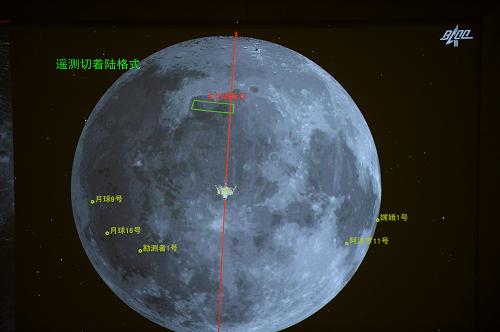12月14日20時59分,北京飛行控制中心對嫦娥三號實施動力下降控制。這是北京飛行控制中心大屏幕上顯示的嫦娥三號探測器。 新華社記者 李鑫 攝