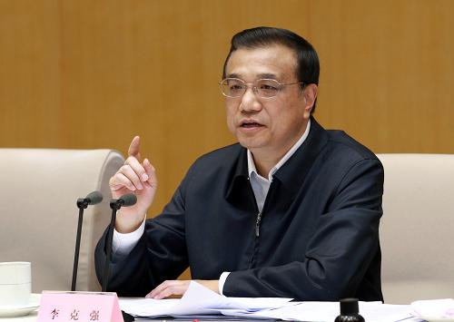5月13日,中共中央政治局常委、國務(wù)院副總理、國務(wù)院食品安全委員會(huì)主任李克強(qiáng)在北京出席全國食品安全工作專題會(huì)議暨省部級領(lǐng)導(dǎo)干部加強(qiáng)食品安全監(jiān)管專題研討班結(jié)業(yè)式,聽取匯報(bào)并講話。新華社記者 龐興雷 攝