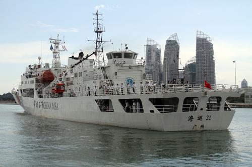 6月19日,中國(guó)海事巡視船“海巡31”號(hào)駛向新加坡郵輪碼頭。 中國(guó)海事巡視船“海巡31”號(hào)當(dāng)天抵達(dá)新加坡郵輪中心碼頭,開始對(duì)新加坡進(jìn)行為期5天的訪問交流。這是中國(guó)海事巡視船第一次訪問新加坡。 新華社記者陳濟(jì)朋攝