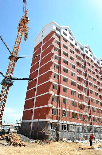 這是寧夏銀川盈北家園保障性住房建設(shè)工地(7月5日攝)。新華社記者 彭昭之 攝