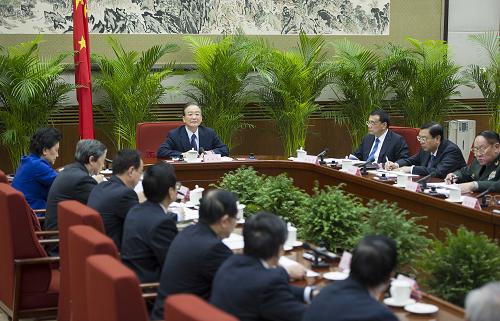 這是1月25日,溫家寶與各民主黨派、全國(guó)工商聯(lián)負(fù)責(zé)人和無(wú)黨派人士座談。新華社記者 李濤 攝