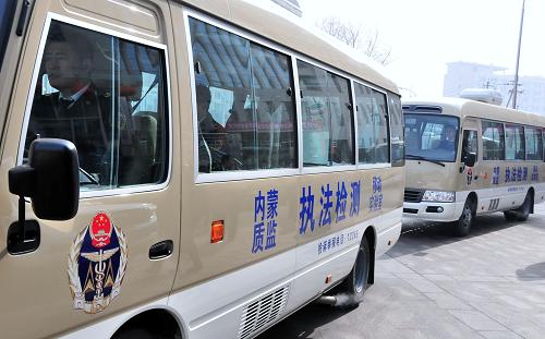 這是3月15日拍攝的質(zhì)監(jiān)執(zhí)法檢測移動實驗室。新華社記者 鄧華 攝