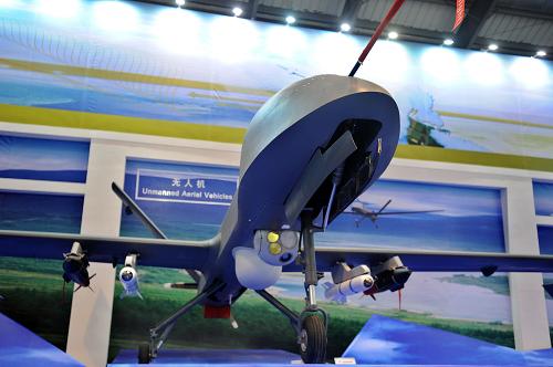 這是珠海航展上展出的彩虹4(CH-4)無人機(jī)系統(tǒng)(11月14日攝)。新華社記者 劉大偉 攝