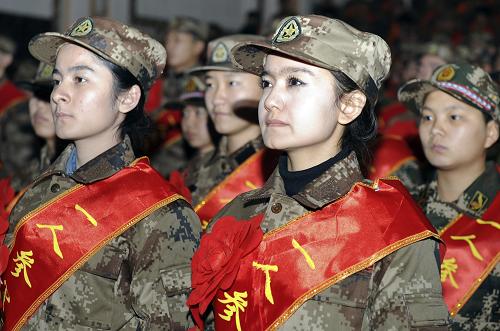 12月8日,烏魯木齊新兵參加歡送大會(huì)。新華社記者 江文耀 攝