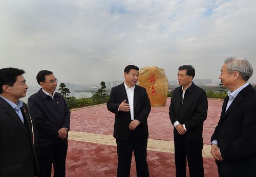 12月7日至11日,中共中央總書記、中央軍委主席習近平在廣東省考察工作。這是習近平在深圳前海深港現(xiàn)代服務(wù)業(yè)合作區(qū)考察。新華社記者 蘭紅光 攝