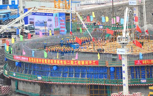 12月27日拍攝的江蘇田灣核電站二期工程施工現(xiàn)場(chǎng)。新華社發(fā)(耿玉和 攝)