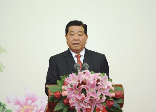 1月1日,中國人民政治協(xié)商會(huì)議全國委員會(huì)在全國政協(xié)禮堂舉行新年茶話會(huì)。胡錦濤、習(xí)近平、吳邦國、溫家寶、賈慶林、李克強(qiáng)、張德江、俞正聲、劉云山、王岐山、張高麗等黨和國家領(lǐng)導(dǎo)人同各民主黨派中央、全國工商聯(lián)負(fù)責(zé)人和無黨派人士代表、中央和國家機(jī)關(guān)有關(guān)方面負(fù)責(zé)人以及首都各族各界代表歡聚一堂,共慶2013年元旦。全國政協(xié)主席賈慶林主持茶話會(huì)。