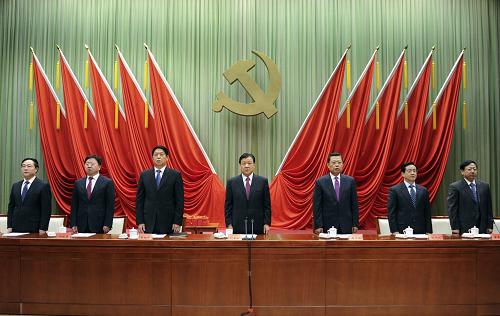 1月15日,中共中央黨校舉行2012年秋季學(xué)期畢業(yè)典禮。中共中央政治局常委、中央黨校校長(zhǎng)劉云山出席畢業(yè)典禮,并為學(xué)員頒發(fā)畢業(yè)證書(shū)。新華社記者 謝環(huán)馳 攝