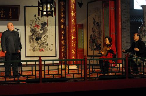 1月18日,回族演員李嘉存在演唱《京劇》。新華社記者 唐召明 攝