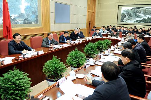 1月18日,中共中央政治局常委、國務(wù)院副總理、全國打擊侵犯知識產(chǎn)權(quán)和制售假冒偽劣商品工作領(lǐng)導(dǎo)小組組長王岐山在北京主持召開會議,研究部署一季度打擊侵權(quán)假冒和推進(jìn)軟件正版化工作。新華社記者 李濤 攝