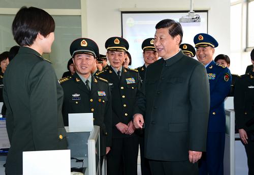 2月2日和4日,中共中央總書記、中共中央軍委主席習近平分別來到空軍某試驗訓練基地、酒泉衛(wèi)星發(fā)射中心和蘭州軍區(qū)機關視察,親切看望部隊官兵和科技工作者,代表黨中央、中央軍委,向全軍廣大指戰(zhàn)員、武警官兵、民兵和預備役人員致以新春祝福。這是2月4日,習近平來到蘭州軍區(qū)某通信團執(zhí)勤機房,看望正在值班的官兵,詳細了解她們的學習、工作情況。