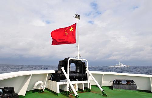 這是中國(guó)海監(jiān)137船在釣魚島毗連區(qū)海域巡航景象(2月14日攝)。新華社記者 張建松 攝