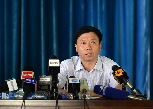 6月4日下午,長(zhǎng)春市政府副秘書長(zhǎng)趙顯在通報(bào)火災(zāi)事故情況。新華社記者林宏攝