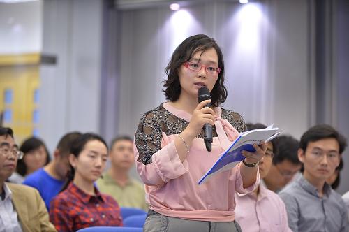 6月5日,在發(fā)布會上,記者就《2012年全國知識產(chǎn)權發(fā)展狀況報告》相關情況提問。新華社記者 李鑫 攝