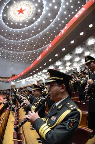 中國(guó)共產(chǎn)黨第十八次全國(guó)代表大會(huì)勝利閉幕 11月14日,中國(guó)共產(chǎn)黨第十八次全國(guó)代表大會(huì)在北京人民大會(huì)堂勝利閉幕。 這是軍樂團(tuán)奏《國(guó)際歌》。 新華社記者馬占成攝