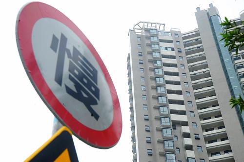 長沙市區(qū)一處新建的商品房小區(qū)(8月11日攝)。新華社記者 龍弘濤 攝