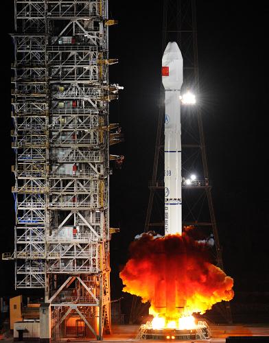 9月19日零時(shí)33分,我國在西昌衛(wèi)星發(fā)射中心用“長征三號乙”運(yùn)載火箭成功將“中星1A”衛(wèi)星送入太空預(yù)定轉(zhuǎn)移軌道。新華社記者 張領(lǐng) 攝