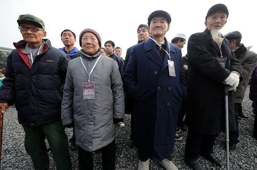 12月13日,南京大屠殺幸存者代表參加集會(huì)。新華社記者 韓瑜慶 攝
