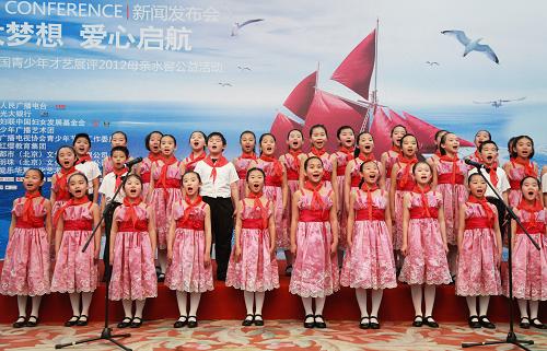 3月25日,青少年代表在啟動(dòng)儀式上演唱活動(dòng)主題曲。新華社發(fā)(潘超越 攝)