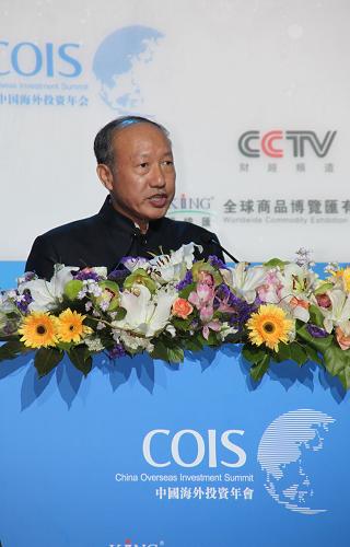 8月23日,2012中國海外投資年度人物獲獎者海航集團董事長陳峰在會上發(fā)言。新華社發(fā)