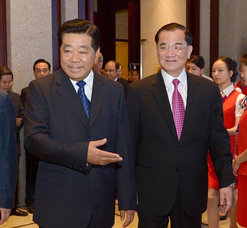 9月19日,2012海峽兩岸企業(yè)家紫金山峰會在南京舉行開幕式,中共中央政治局常委、全國政協(xié)主席賈慶林,中國國民黨榮譽(yù)主席連戰(zhàn)出席。新華社記者 馬占成 攝