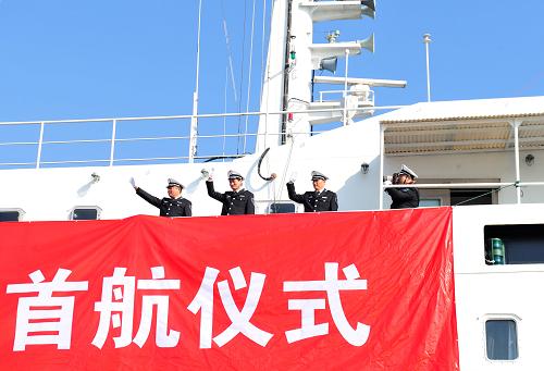 12月11日,中國(guó)漁政206船首航赴東海海域執(zhí)行護(hù)漁巡航任務(wù)。新華社記者 張建松 攝