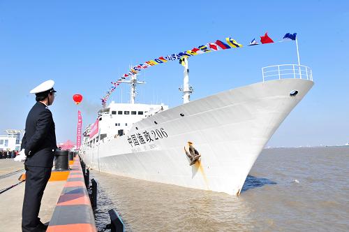 12月11日,中國(guó)漁政206船首航赴東海海域執(zhí)行護(hù)漁巡航任務(wù)。新華社記者 張建松 攝