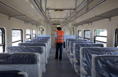 這是2月28日在阿根廷首都布宜諾斯艾利斯拍攝的中國造城鐵車廂內(nèi)部。 新華社發(fā)(馬丁·薩巴拉攝)