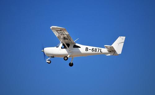 圖為L162雙人小飛機總裝完成后出廠科目飛檢(3月16日攝)。新華社記者 姚劍鋒 攝