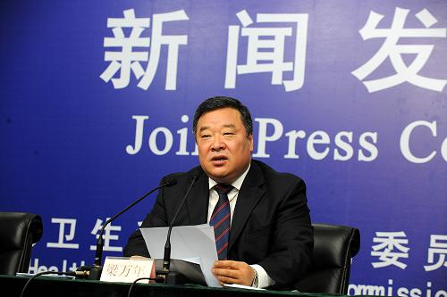 4月8日,國家衛(wèi)生計(jì)生委人感染H7N9禽流感疫情防控工作領(lǐng)導(dǎo)小組辦公室主任梁萬年介紹人感染H7N9禽流感疫情防控工作情況。中國國家衛(wèi)生和計(jì)劃生育委員會(huì)與世界衛(wèi)生組織8日聯(lián)合召開新聞發(fā)布會(huì),就人感染H7N9禽流感最新疫情進(jìn)行通報(bào),并回答國內(nèi)外有關(guān)此次疫情的熱點(diǎn)關(guān)切問題。 新華社記者 何俊昌 攝