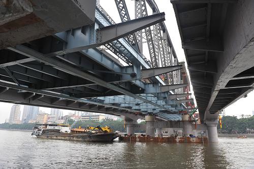 這是施工中的海珠橋(4月8日攝)。新華社記者 盧漢欣 攝