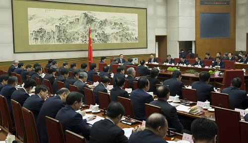 1月23日,國(guó)務(wù)院總理李克強(qiáng)在北京主持召開國(guó)務(wù)院第二次全體會(huì)議,討論即將提請(qǐng)十二屆全國(guó)人大二次會(huì)議審議的政府工作報(bào)告。新華社記者黃敬文攝