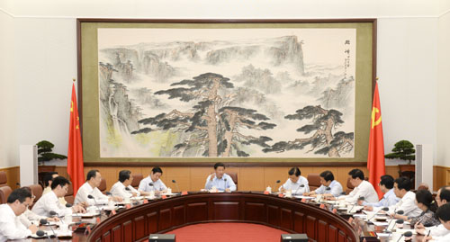 6月20日,黨和國家領(lǐng)導(dǎo)人習(xí)近平、劉云山等在中南海同團(tuán)中央新一屆領(lǐng)導(dǎo)班子成員集體談話。新華社記者 李學(xué)仁 攝
