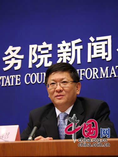 國新辦2009年4月16日(星期四)上午10時舉行新聞發(fā)布會,請國家統(tǒng)計局新聞發(fā)言人、國民經(jīng)濟(jì)綜合統(tǒng)計司司長李曉超介紹今年一季度國民經(jīng)濟(jì)運(yùn)行情況,并答記者問。圖為國家統(tǒng)計局新聞發(fā)言人李曉超介紹今年一季度國民經(jīng)濟(jì)運(yùn)行情況。